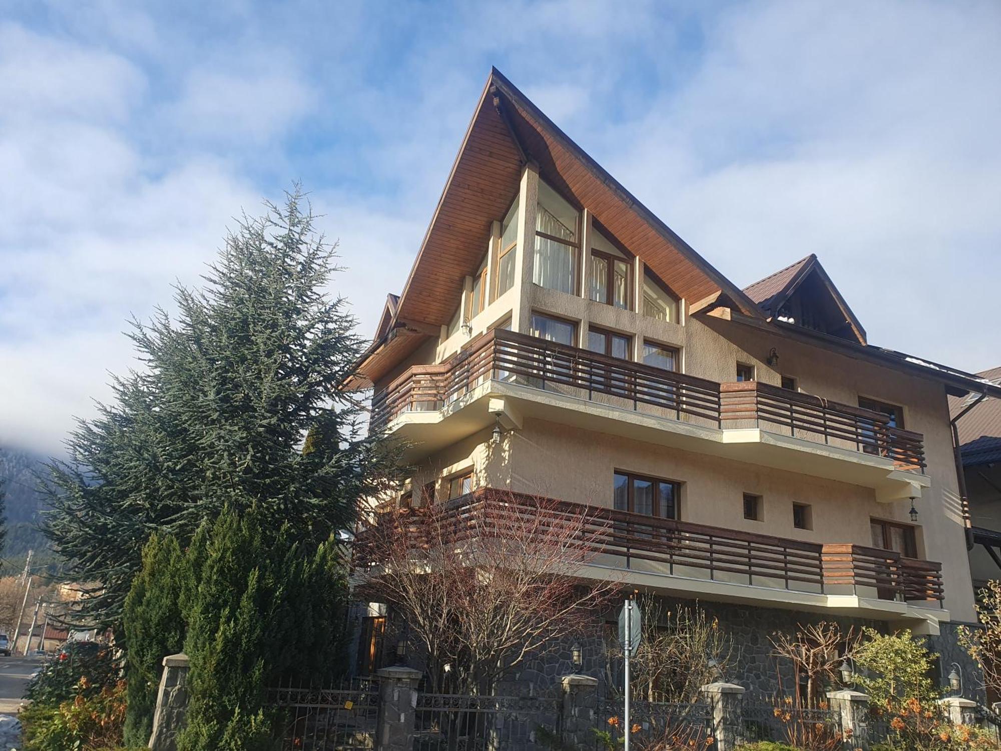 Pensiunea Caprioara Buşteni エクステリア 写真